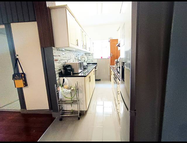 1.5 BEDROOM APARTMENT RENTED IN ESSENWOOD